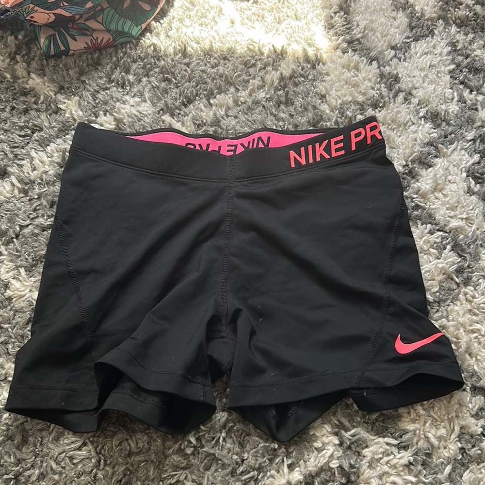 The shorts are a size Large but are more fitted to a medium size.